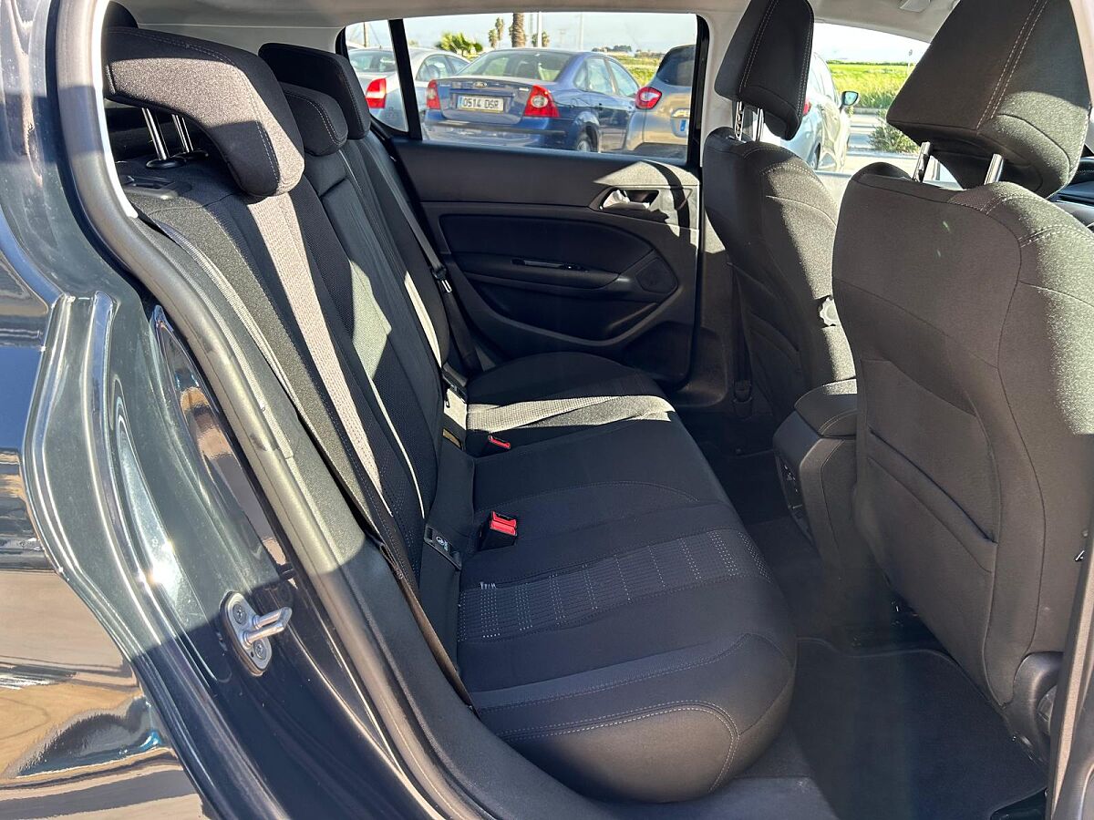 PEUGEOT 308 ALLURE 1.2 E-THP AUTO SPANISH LHD IN SPAIN 40000 MILES SUPERB 2017